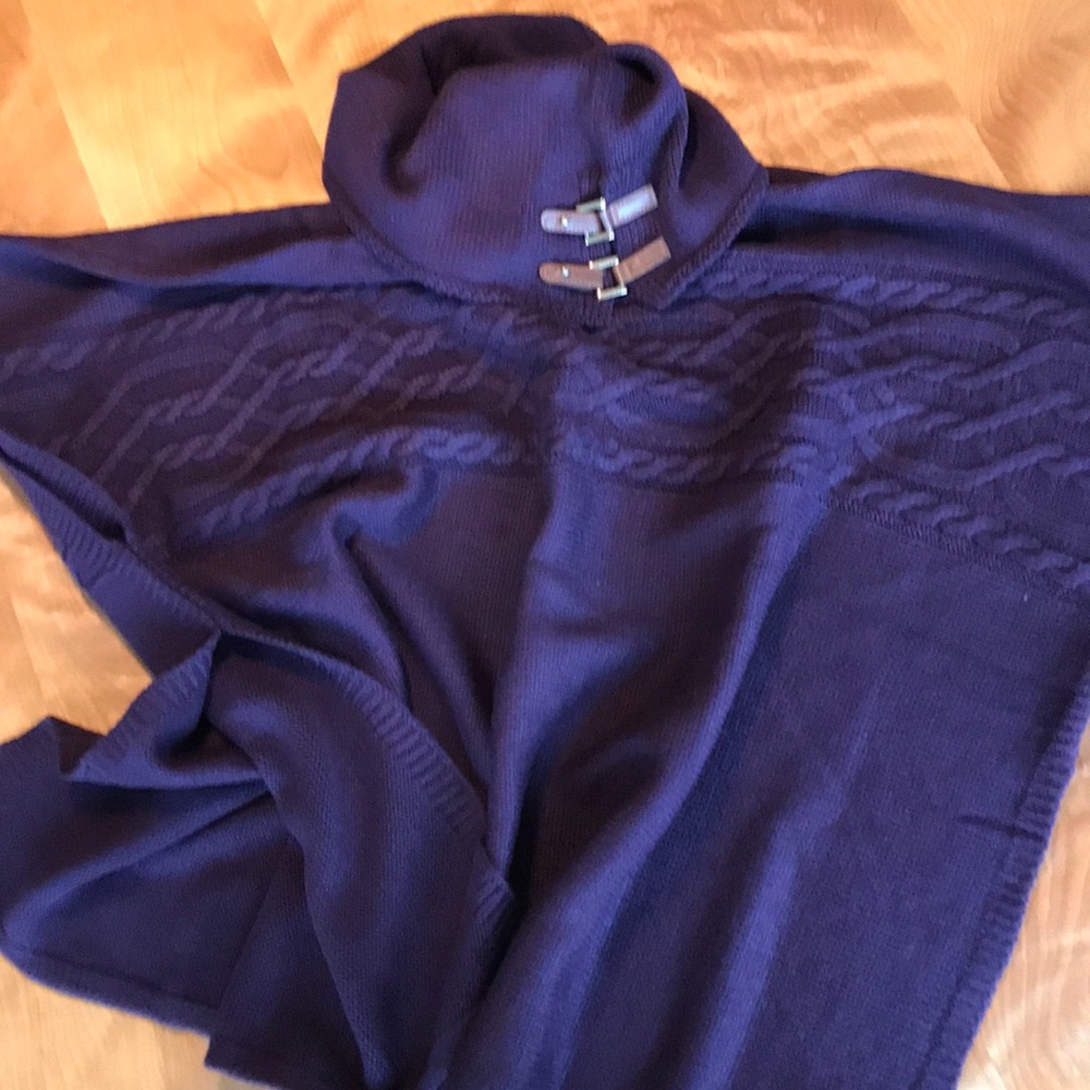 Cable knit poncho with leather buckled
